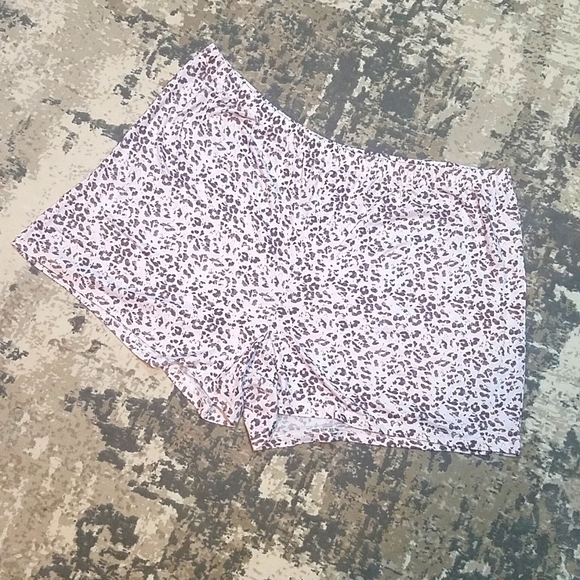 Tahari Pants - Leopard Shorts